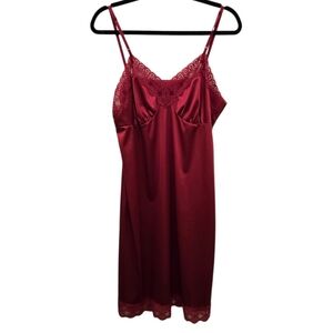 Vintage Vanity Fair Burgundy Lace Full Slip Dress | Late 60s Early 70s Sz 40 M/L